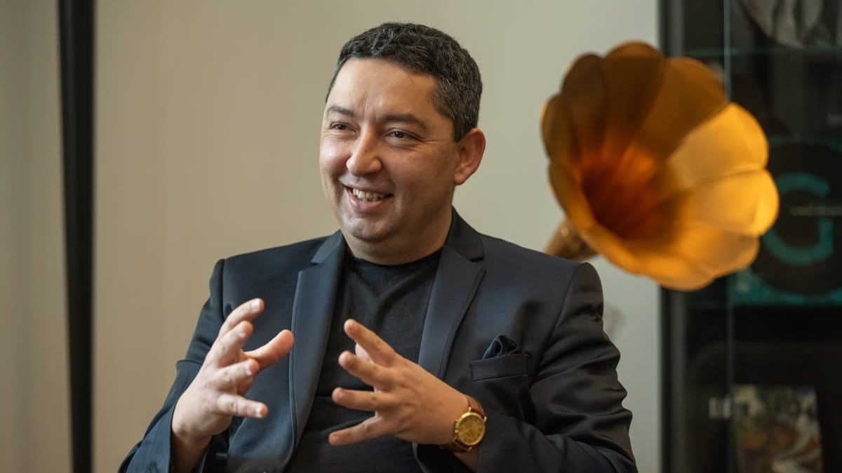 20260105_mma_irodahaz_balog_jozsef_zongorarmuvesz_interju-21-e1768811807828